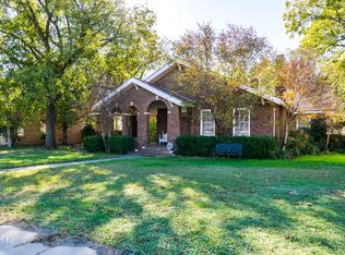 1106 E Reynolds St, Stamford, TX 79553