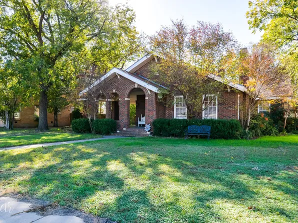 1106 E Reynolds St, Stamford, TX 79553