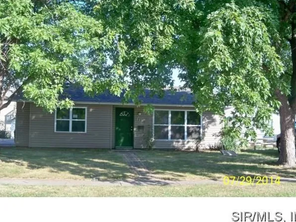 165 Briarmoor Ln, Granite City, IL 62040