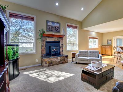 3233 Snowy Butte Ln, Central Pt, OR, 97502
