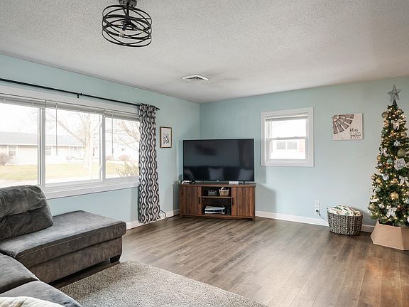 5th image of 1517 Royale Dr