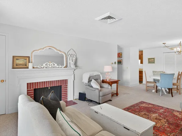 42 Old Colony Way APT 15, Orleans, MA 02653