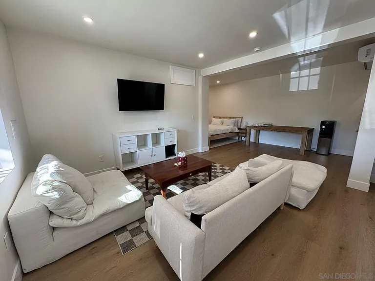 4221 1/2 Vista Way #STUDIO — Photo 1