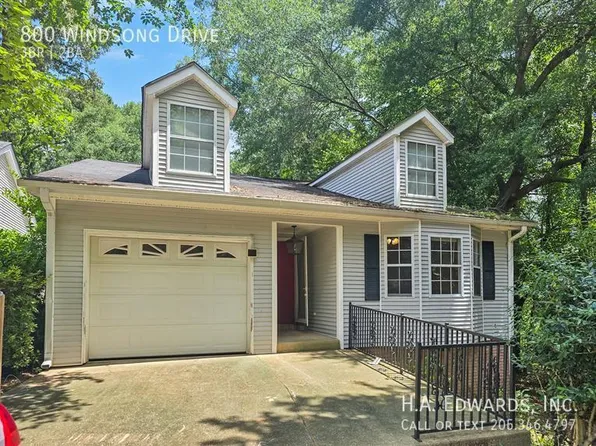 800 Windsong Dr, Northport, AL 35476