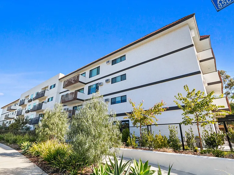 Sepulveda West Apartments — Photo 9
