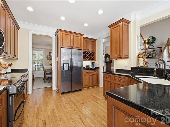 2nd image of 5817 Cross Point Ct