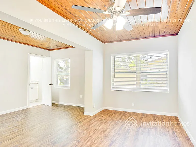 1115 N Powers Dr — Photo 5