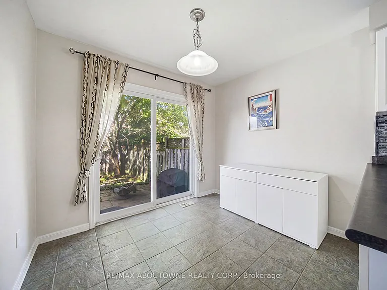 902 Gazley Cir — Photo 14