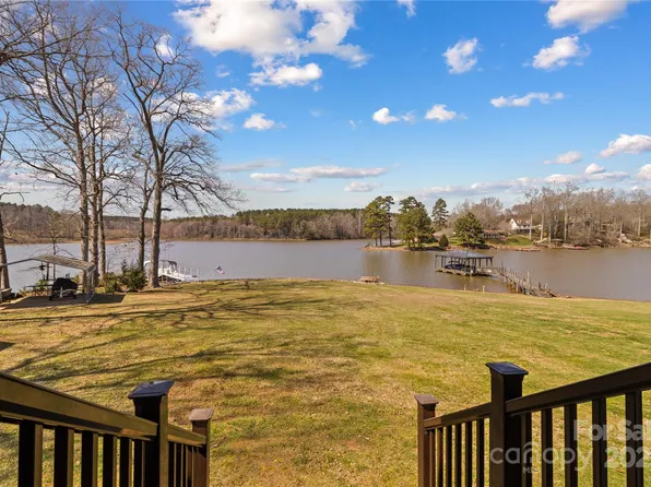 3062 Bass Dr, Sherrills Ford, NC 28673