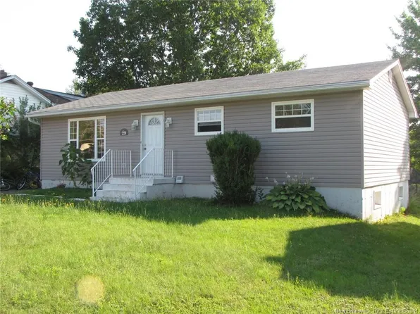 29 Alice Ave, Moncton, NB E1E 2H9