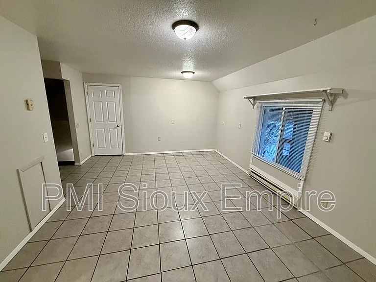 609 S Spring Ave #2 — Photo 4