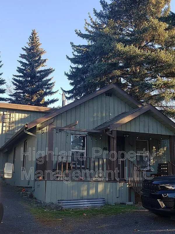 4 bed, 2.0 bath, 1440 sqft, $1,895 — Photo 1