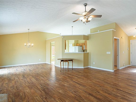 4th image of 2502 Hillsdale Dr