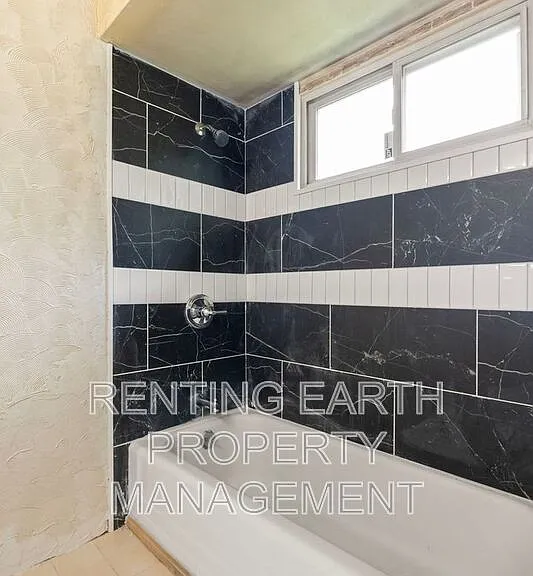 6452 Evergreen Blvd — Photo 13