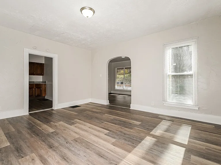 1181751_020_living_room_13625844.jpg