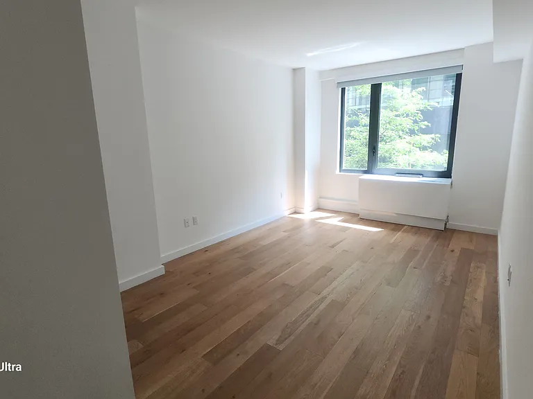 411 35th St #2G — Photo 13