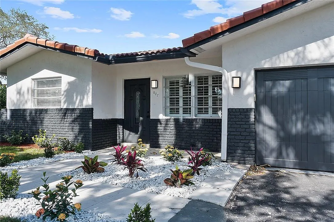 3 bed, 2.0 bath, $7,000 — Photo 3
