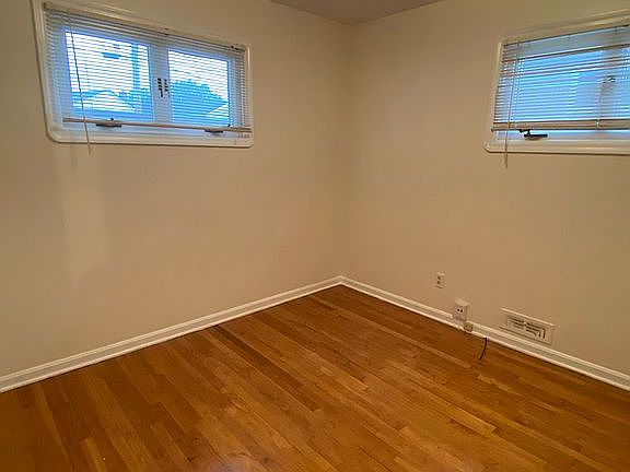 5th image of 2439 Park Dr