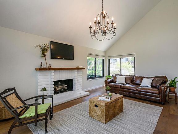 5th image of 327 Green Hills Dr