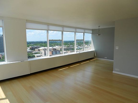 3rd image of 5757 N Sheridan Rd APT 16H