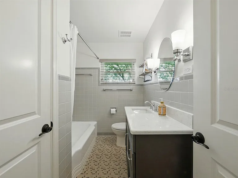 1426 Crestview Dr — Photo 16