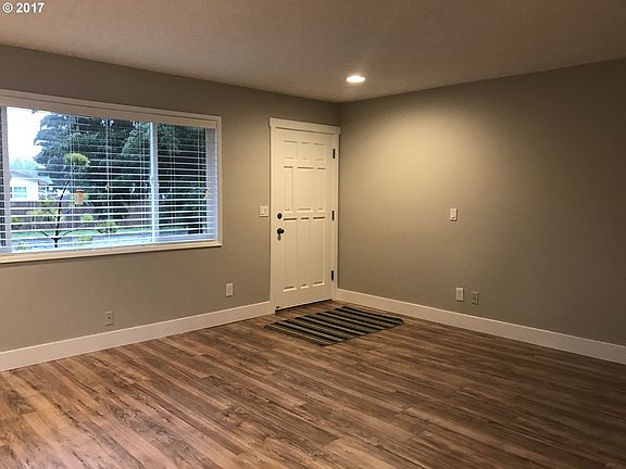 2nd image of 10317 NE 75th St