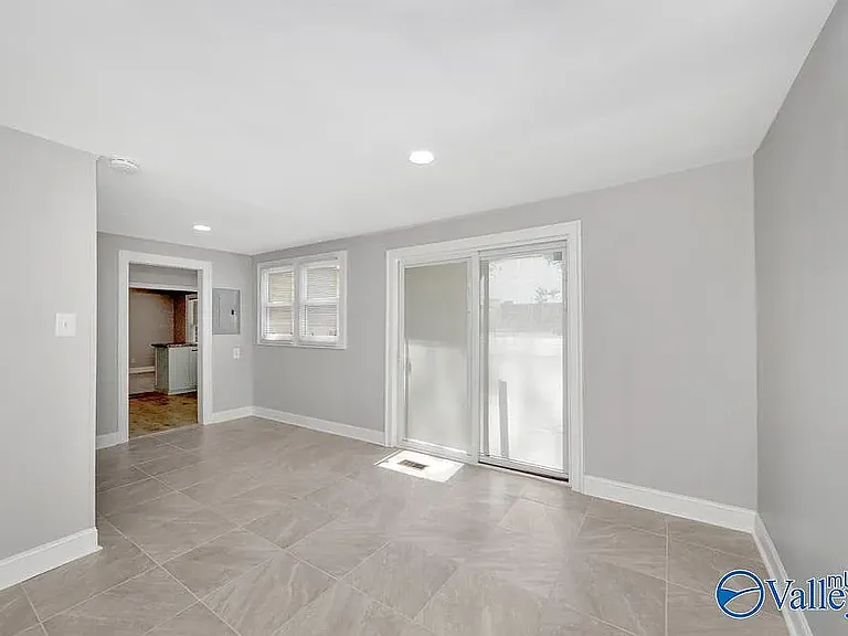 2112 Summer St SW — Photo 9