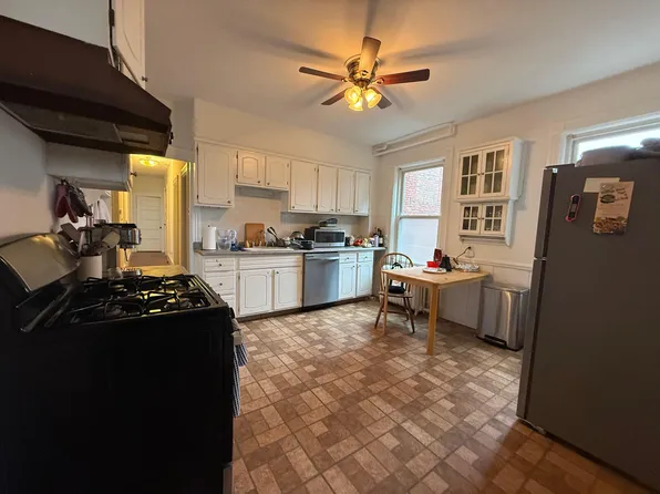 98 Cypress St #3A, Brookline, MA 02445