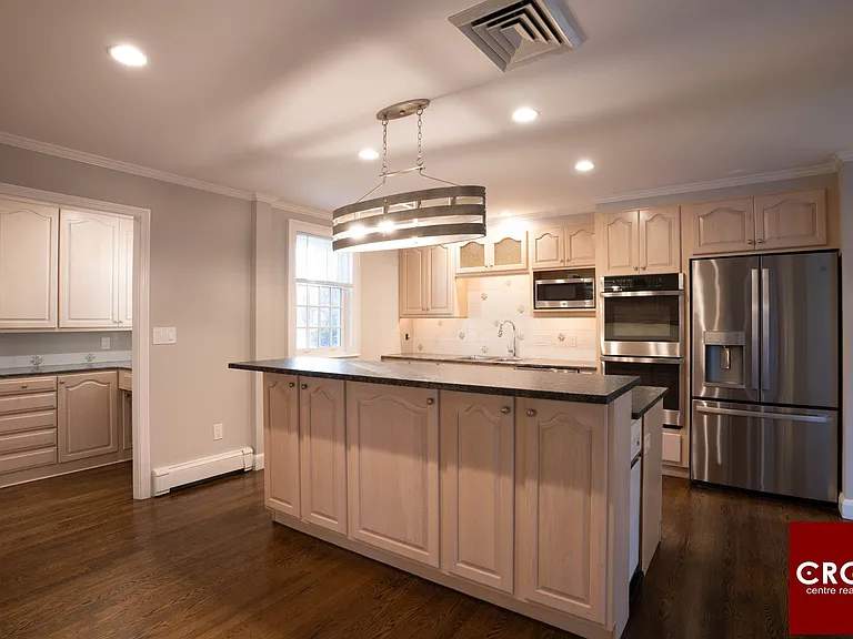 40 Puddingstone Ln #1D — Photo 3