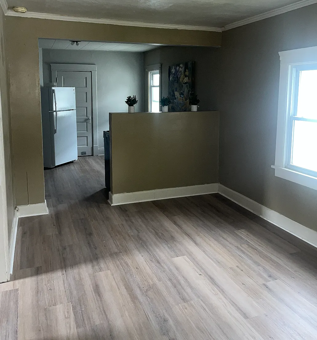 3 bed, 1000 sqft, $1,300 — Photo 3