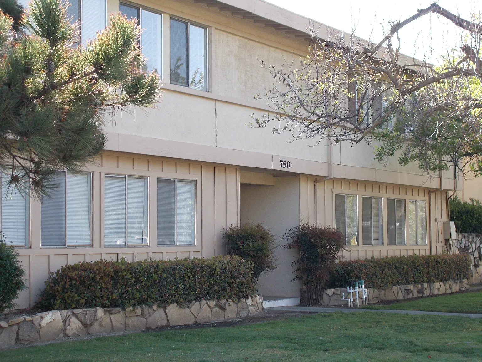 2 bed, 800 sqft, $1,795 — Photo 1
