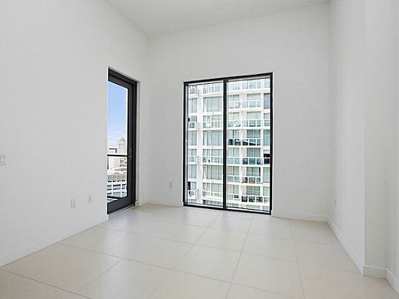 2nd image of 31 SE 6th St APT 2704