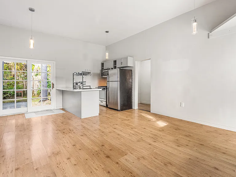 506 Palomar Ave — Photo 16