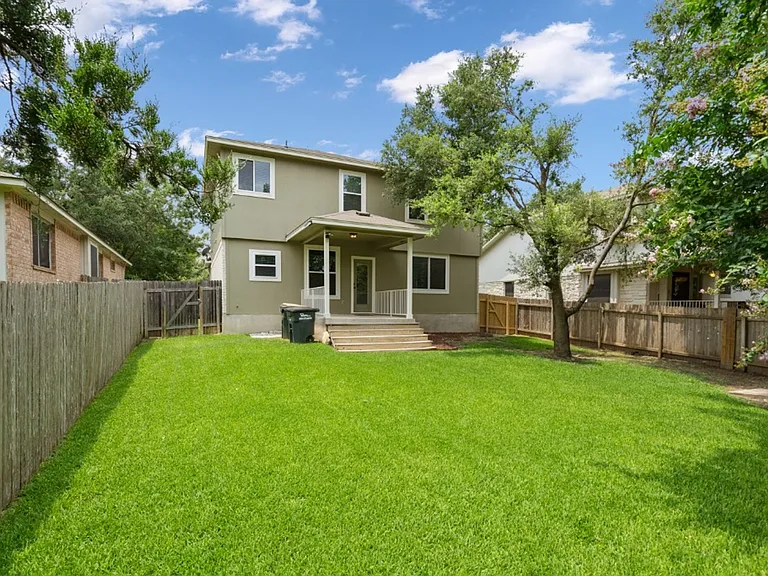 2704 Greenlee Dr — Photo 30