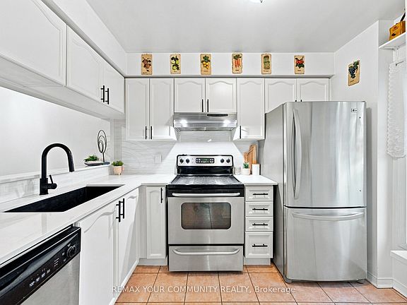 4th image of 210 Manitoba St #11