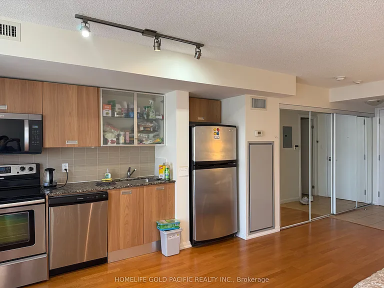 37 Grosvenor St #1205 — Photo 4
