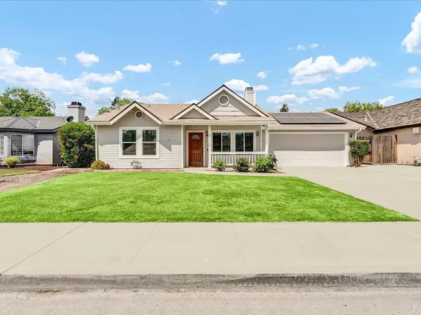 2724 Pine Castle Dr, Hanford, CA 93230