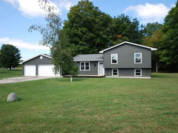 1855 Black Bark Ln, Traverse City, MI 49696