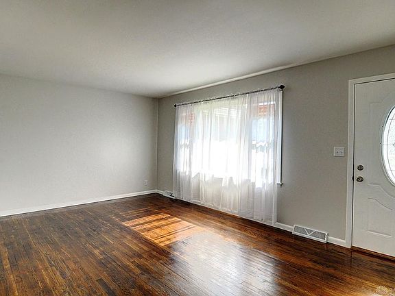 3rd image of 616 Clara Dr