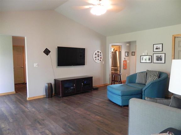 5th image of 408 Mineral Ave