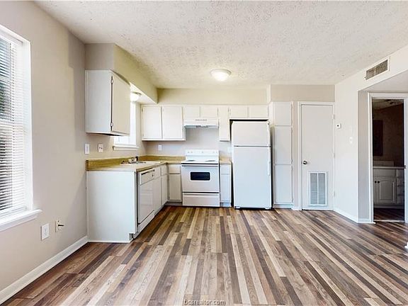 2nd image of 303 Spruce St #7