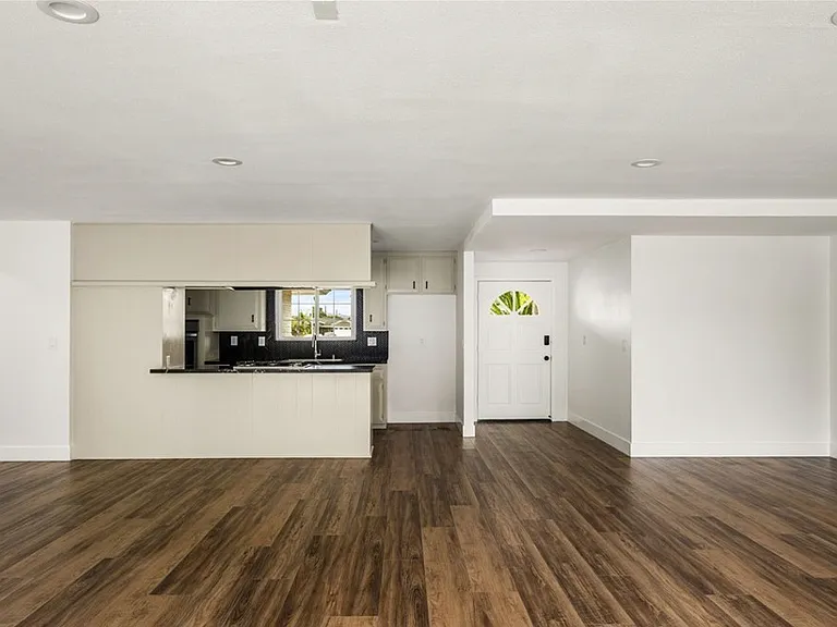 938 S Chaucer St — Photo 5
