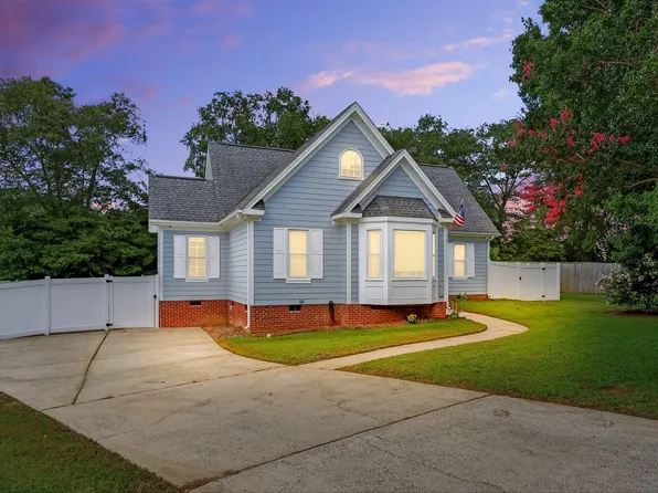 100 Avent Pines Ln, Holly Springs, NC 27540