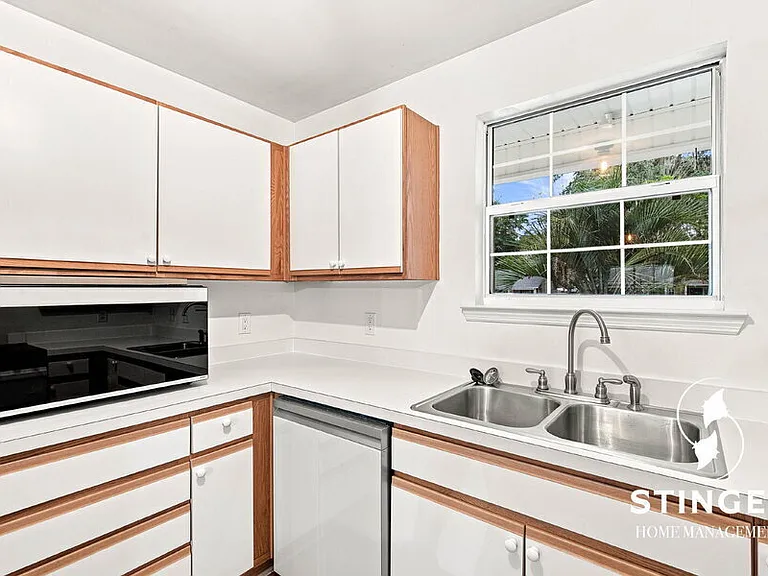 54 Ardmore Ave — Photo 17