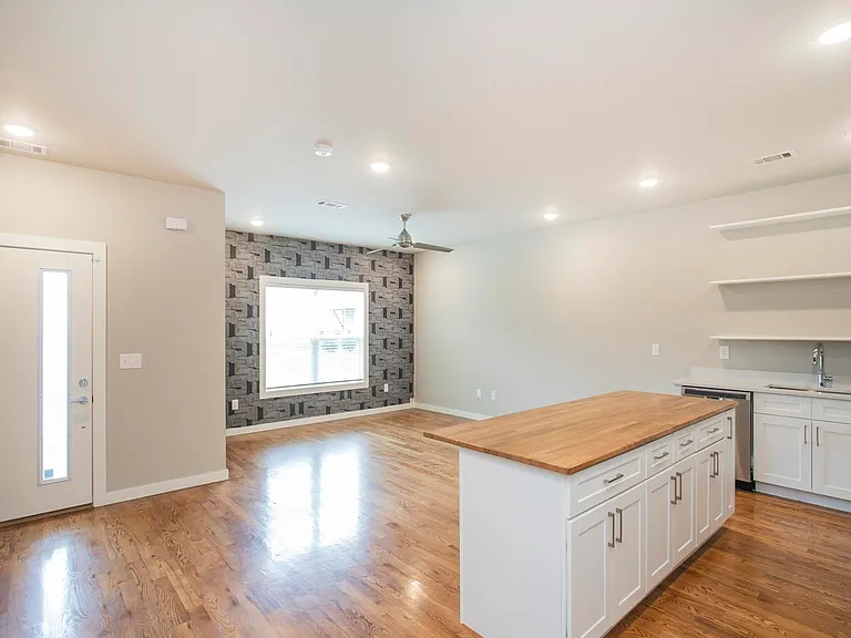 3637 Hydes Ferry Rd — Photo 4