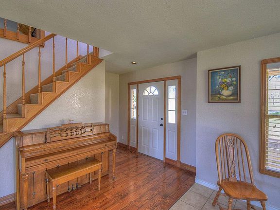 5th image of 524 E Castleshoals Dr