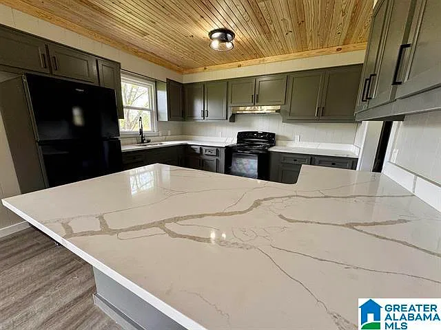 3 bed, 1.5 bath, $1,400 — Photo 3