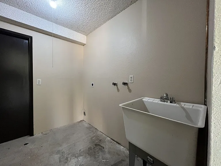 4660 NE Lombard St — Photo 31