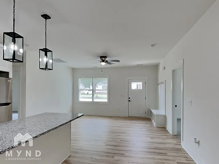 420 E Cedar Ave — Photo 8