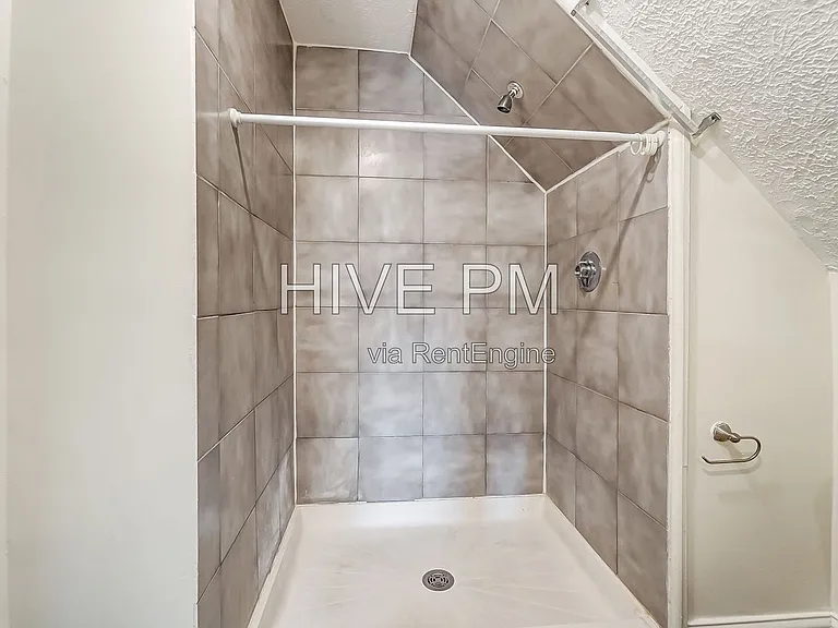 3246 Linwood Ave #2 — Photo 30